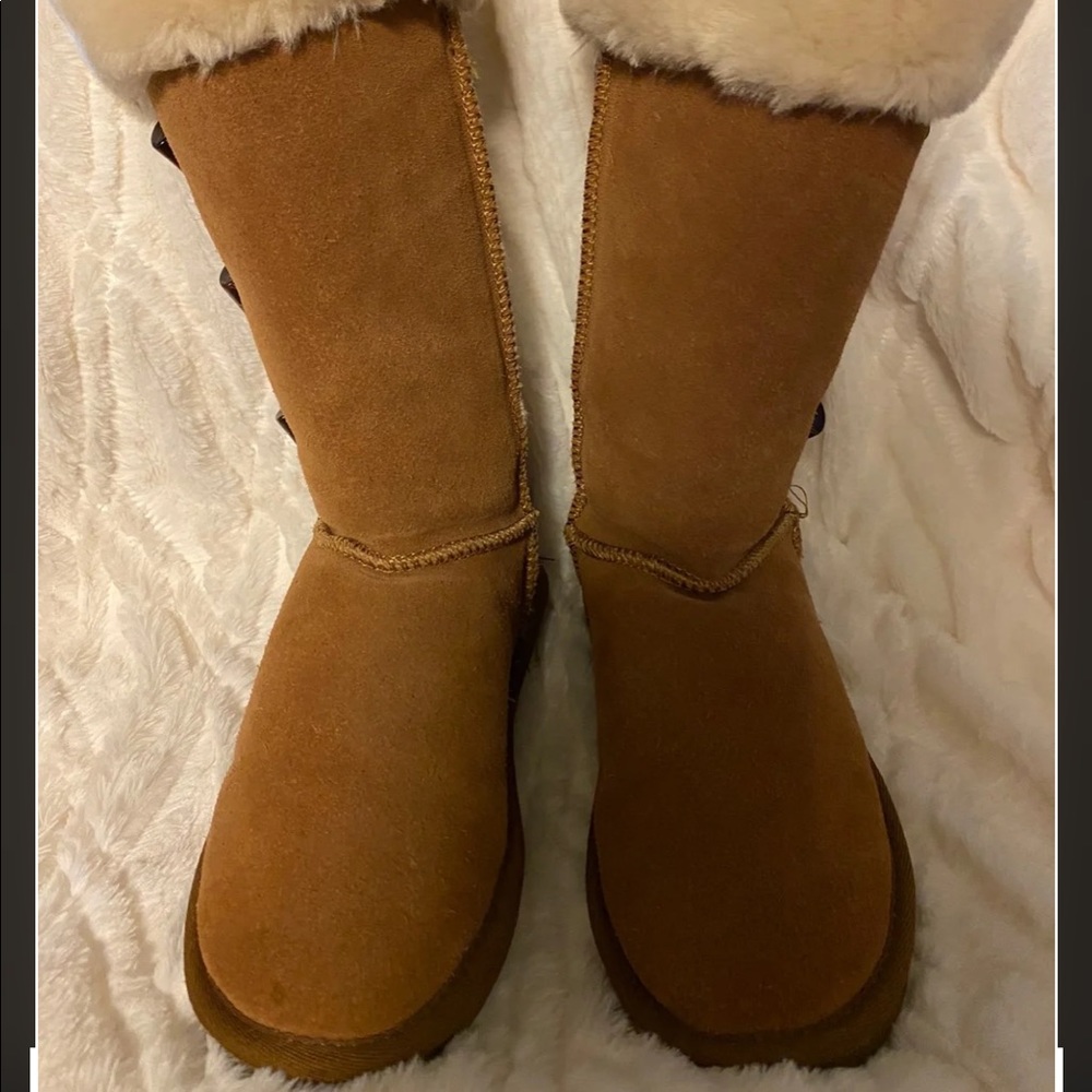 Camel colored fur lined Ugg like boots